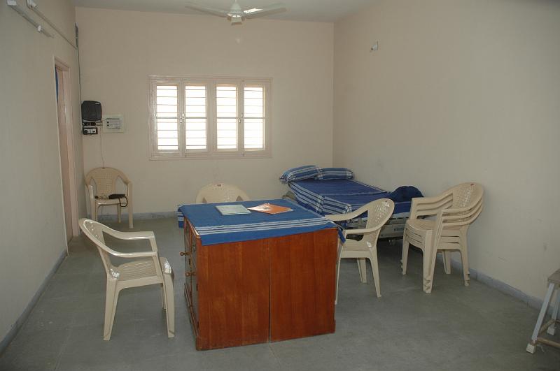 DSC_0228.JPG - Shraddha Hospital Examination room