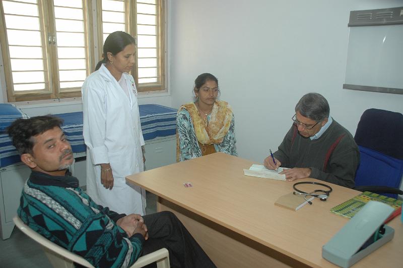 _DSC0211.JPG - Dr. Paresh consulting with a pateint