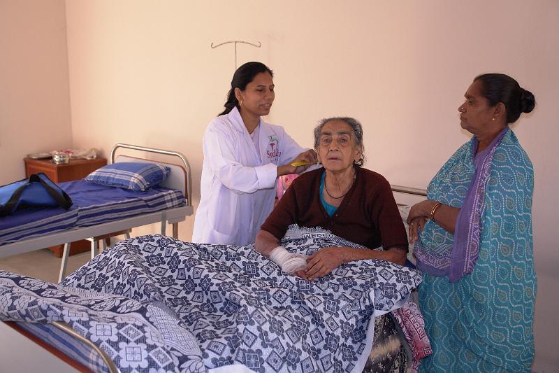 _DSC1517.JPG - Nurse working with a patient