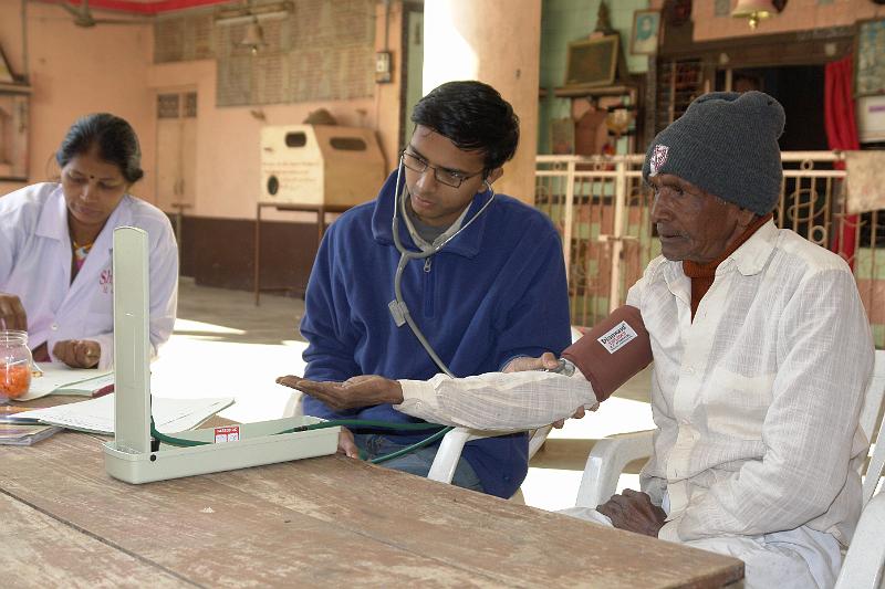 _DSC1525.JPG - Physician measuring blood pressure